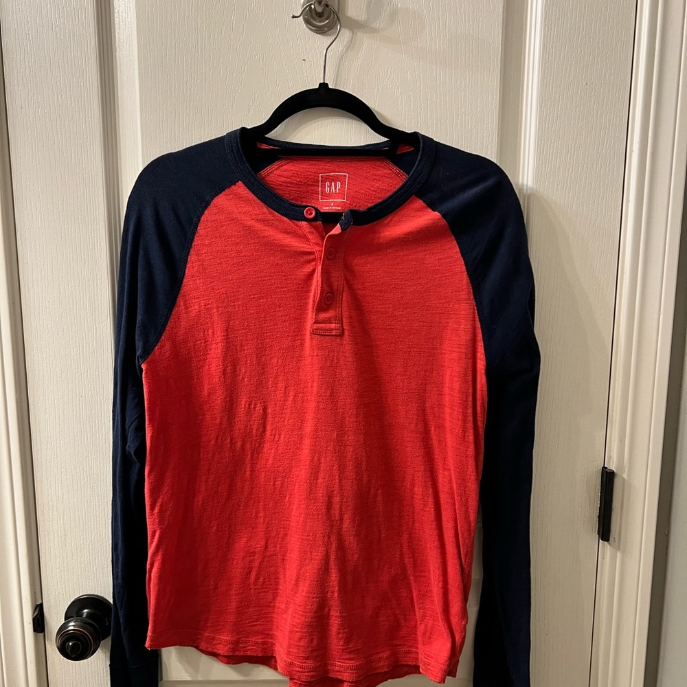 GAP Mens Red and Blue Long Sleeve Henley.  Size S